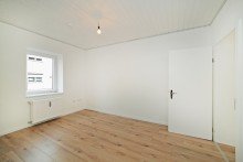 Wohnung EG rechts Provisionsfrei! Aufgeteiltes MFH mit 7 Einheiten bei MAN