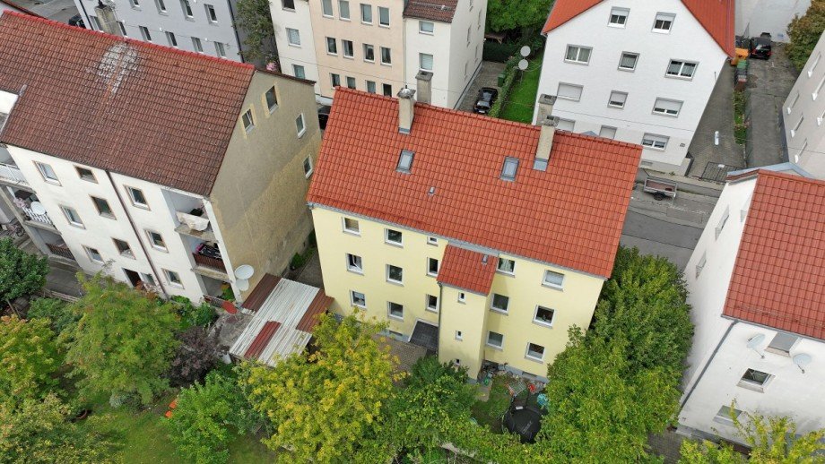 Luftbild (Dachfl�chen) Mehrfamilienhaus Augsburg