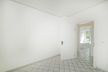 Wohnung EG rechts Provisionsfrei! Aufgeteiltes MFH mit 7 Einheiten bei MAN
