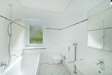 Wohnung EG rechts Provisionsfrei! Aufgeteiltes MFH mit 7 Einheiten bei MAN