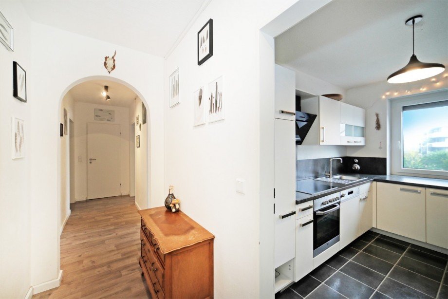 Flur mit Blick in die K�che Etagenwohnung Augsburg