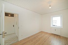 Wohnung EG rechts Provisionsfrei! Aufgeteiltes MFH mit 7 Einheiten bei MAN