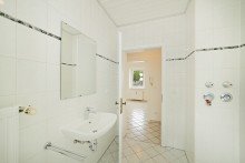 Wohnung EG rechts Provisionsfrei! Aufgeteiltes MFH mit 7 Einheiten bei MAN